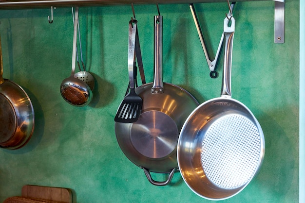 Кухонная плита и инструменты