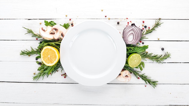 Тарелка с аппетитным блюдом